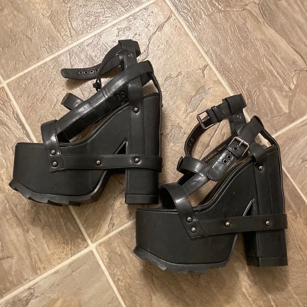 YRU midnight night call platform heels